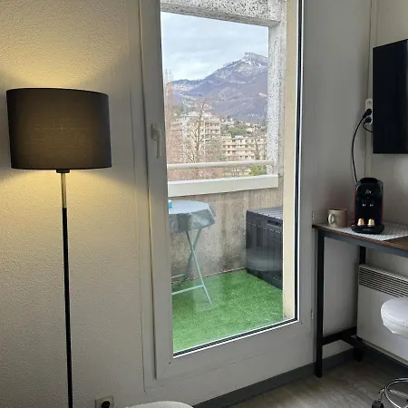 Apartment With View In *